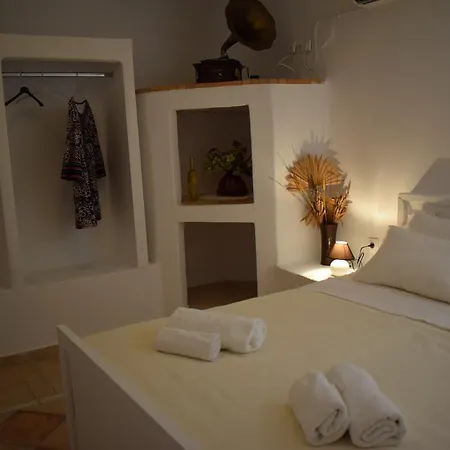 Katogi Adamantas (Milos)